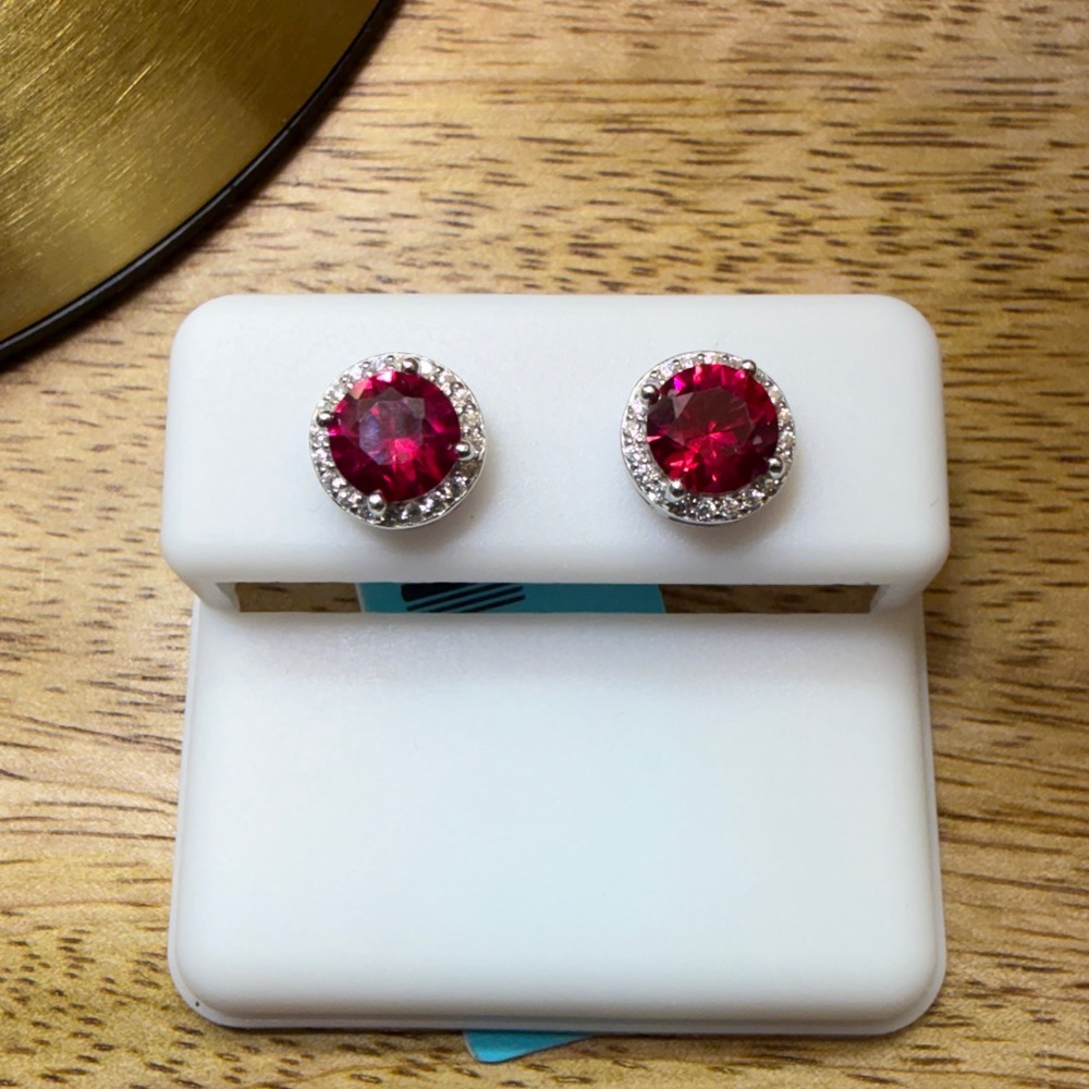 Elegant 925 Sterling Silver Ruby Red corundum halo Stud Earrings - Picture 4 of 5